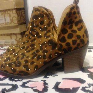 Mata Recall-12 Leopard print bootie  gold beads, size 6.5 NIB
